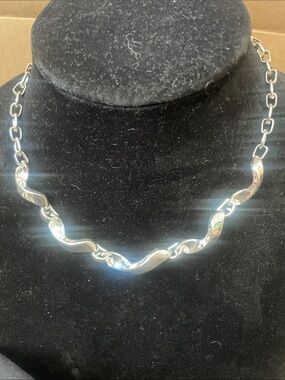 Shiny Silver Wave Link Necklace - Women's Elegant Chain